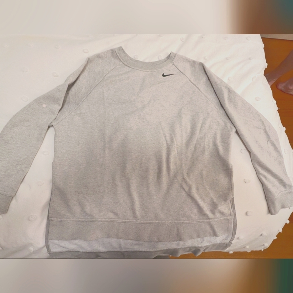 Nike Women's Gray Crewneck Sweatshirt